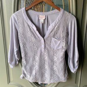 Gray Lace 3/4 sleeve shirt